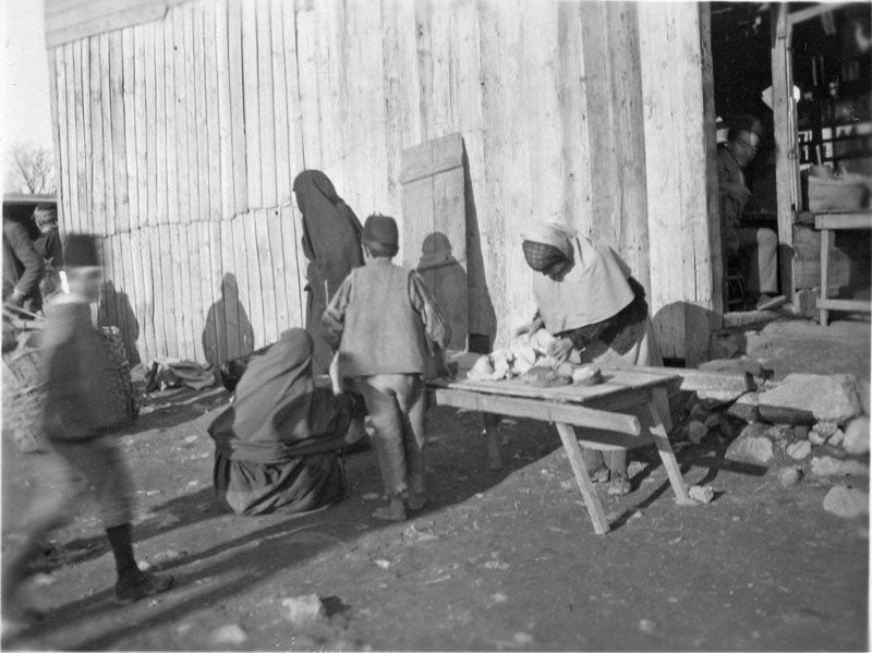 Black and white photo of an Istanbul market, 1919