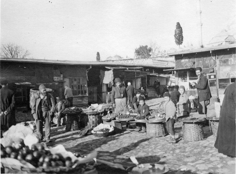 Black and white photo of an Istanbul market, 1919