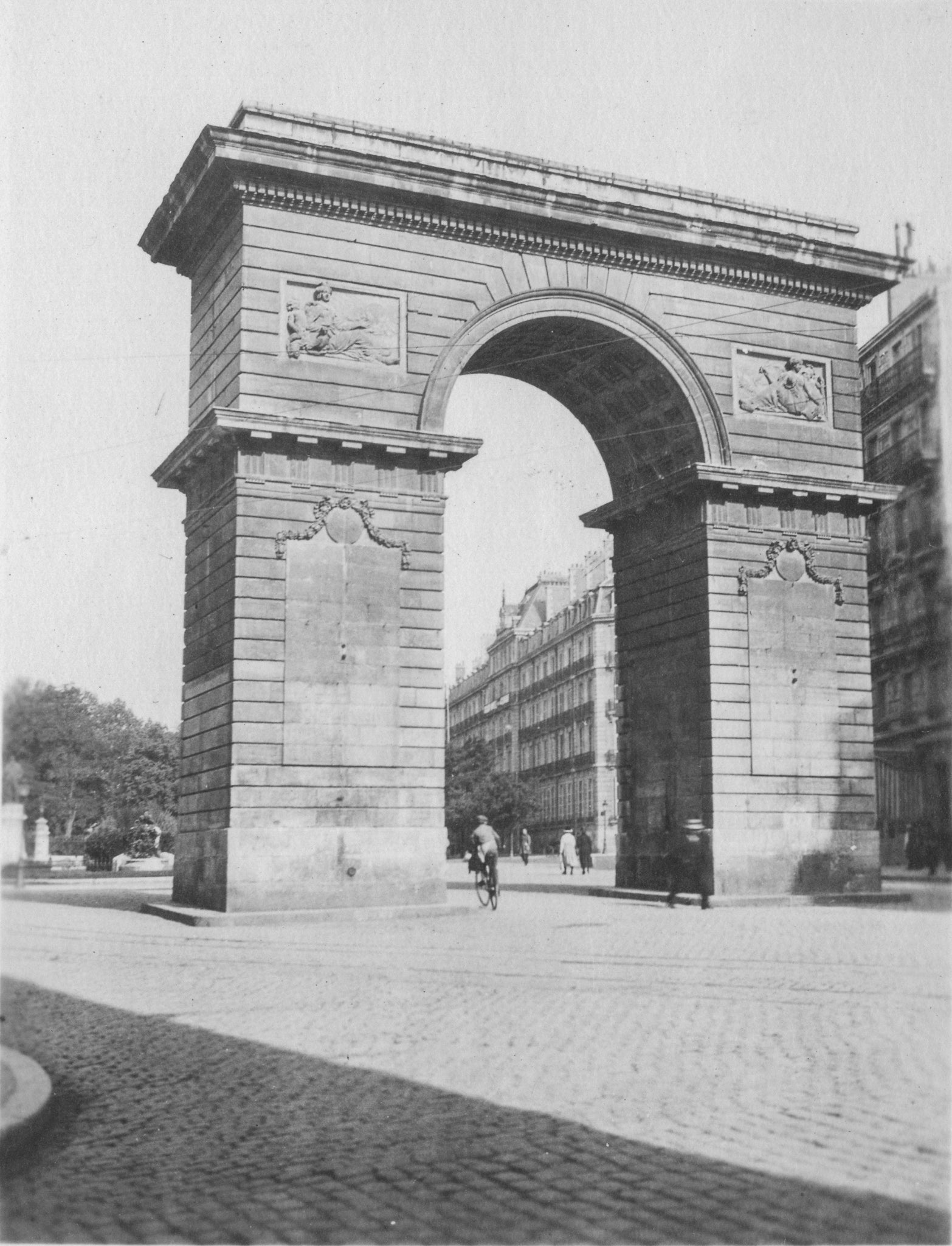 black and white photo of a triumphal arch